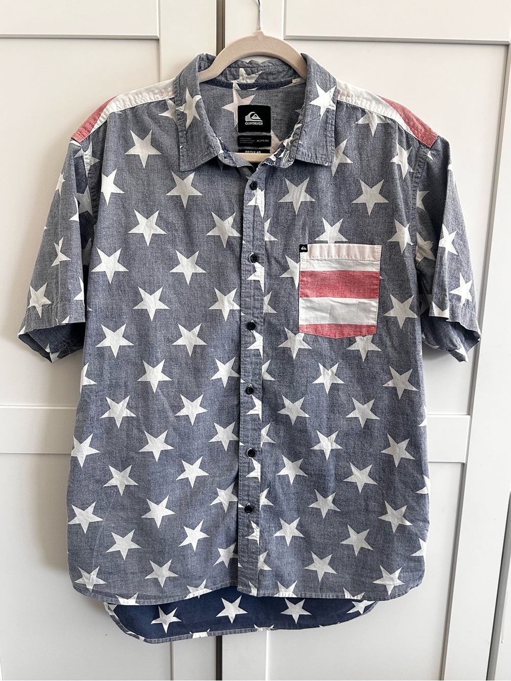 🇺🇸 Quiksilver Patriotic Stars & Stripes Button-Up Shirt Perfect for July 4th 🇺🇸